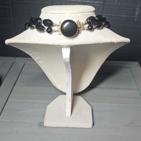 Elegant Black and Gold Beaded Necklace - Picture 2 of 2